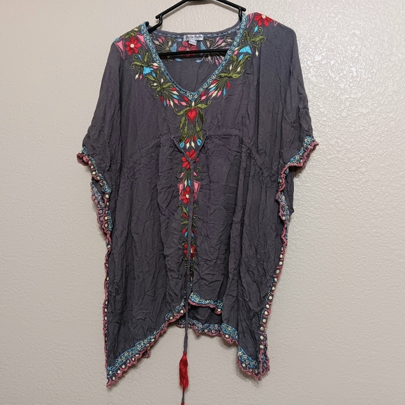 Baik Baik Honolulu Gray Floral Embroidered Caftan Blouse Top - Picture 1 of 4